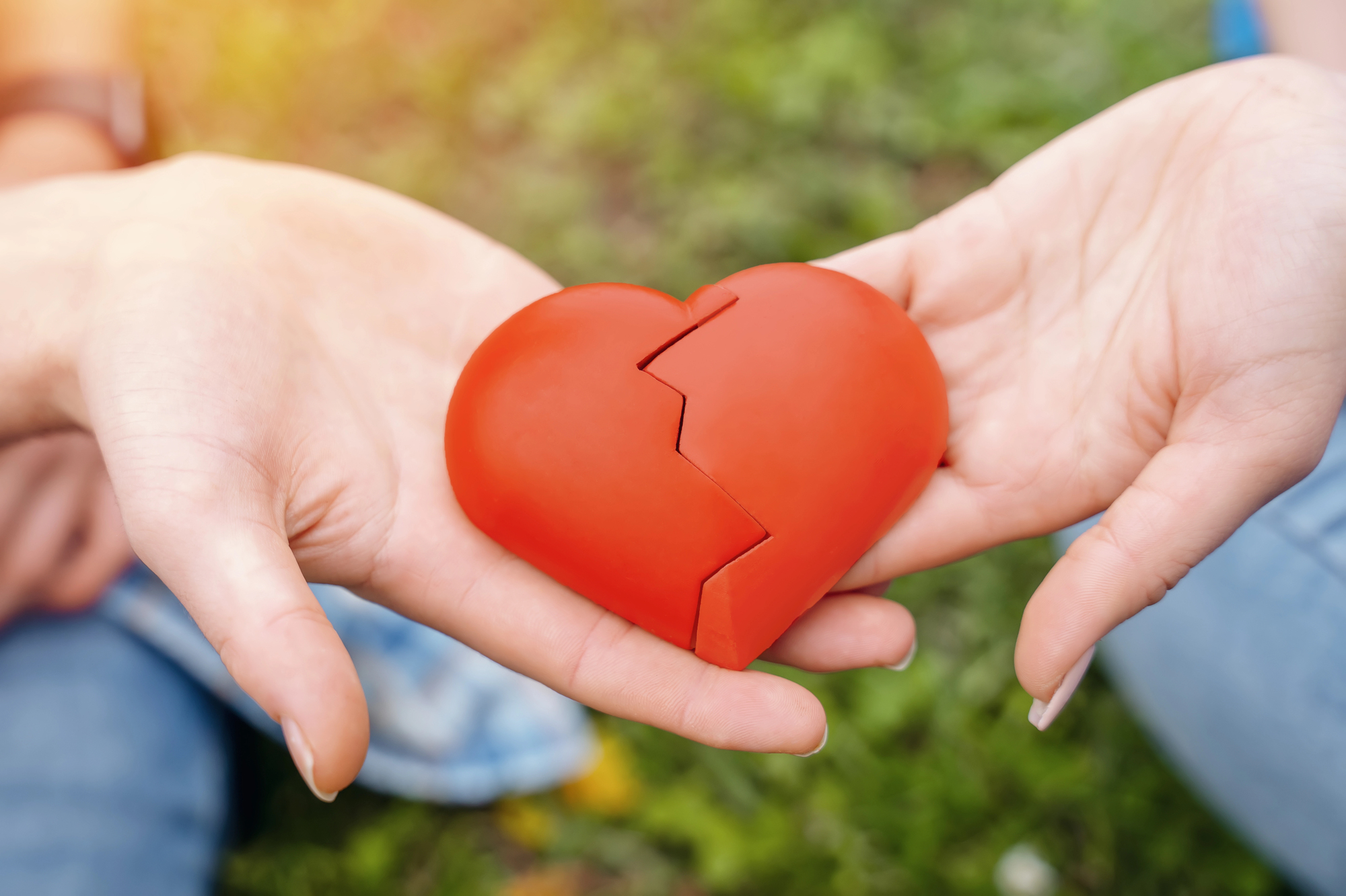 Kiedy miłość boli, a Ty wciąż wracasz. O więzi, która trzyma mocniej niż rozsądek